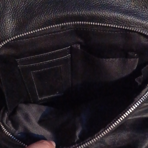 Elegant Black Men's Messenger Bag - Picture 2 of 7